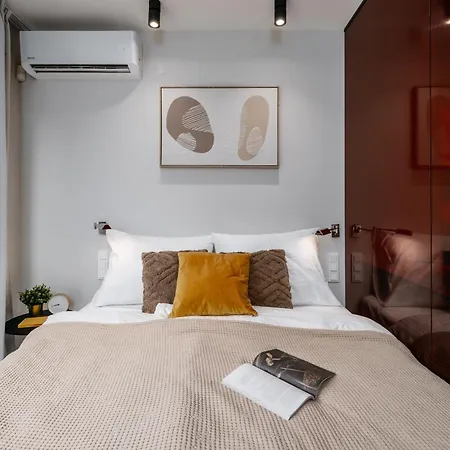Days - - Serene Balcony - Garage Parking - Large Tv With Netflix Apartment *