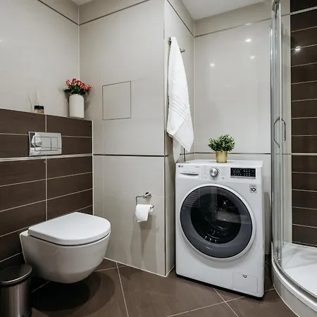 Days - - Serene Balcony - Garage Parking - Large Tv With Netflix *