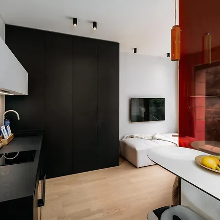 Apartment Days - - Serene Balcony - Garage Parking - Large Tv With Netflix *