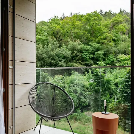 Days - - Serene Balcony - Garage Parking - Large Tv With Netflix Apartment Prague