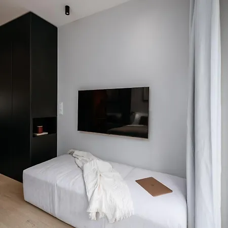 Days - - Serene Balcony - Garage Parking - Large Tv With Netflix *