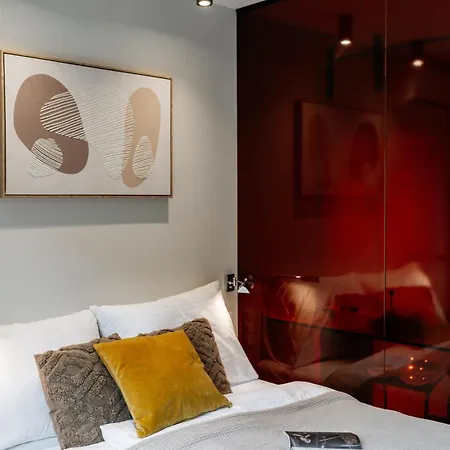 Days - - Serene Balcony - Garage Parking - Large Tv With Netflix * Praha
