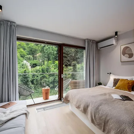 Days - - Serene Balcony - Garage Parking - Large Tv With Netflix